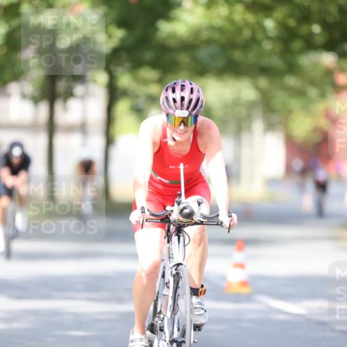 11.08.2024 - GEWOBA Citytriathlon Bremen H.Heesch http://msf.ph/oto/6777052 11.08.2024 11:45:13 Radfahren 819, 827, 927, 973, 974, 996, 1030 meine-sportfotos.de