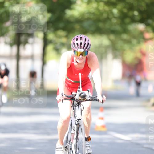 11.08.2024 - GEWOBA Citytriathlon Bremen H.Heesch http://msf.ph/oto/6777054 11.08.2024 11:45:14 Radfahren 819, 900, 927, 973, 974, 996, 1030 meine-sportfotos.de