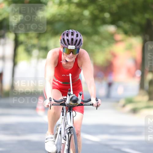 11.08.2024 - GEWOBA Citytriathlon Bremen H.Heesch http://msf.ph/oto/6777067 11.08.2024 11:45:14 Radfahren 819, 900, 927, 973, 974, 996, 1030 meine-sportfotos.de