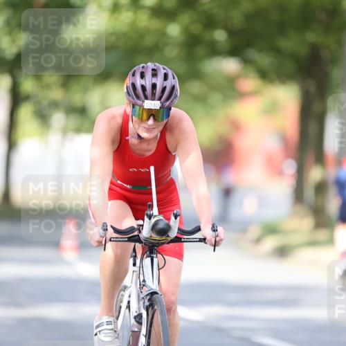 11.08.2024 - GEWOBA Citytriathlon Bremen H.Heesch http://msf.ph/oto/6777069 11.08.2024 11:45:14 Radfahren 819, 900, 927, 973, 974, 996, 1030 meine-sportfotos.de