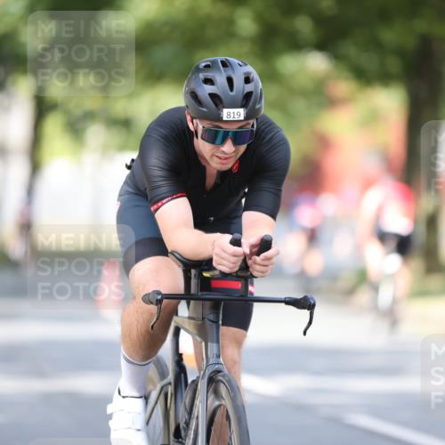 11.08.2024 - GEWOBA Citytriathlon Bremen H.Heesch http://msf.ph/oto/6777118 11.08.2024 11:45:16 Radfahren 819, 900, 927, 973, 974, 1030 meine-sportfotos.de