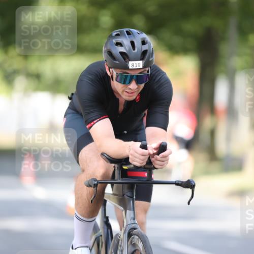 11.08.2024 - GEWOBA Citytriathlon Bremen H.Heesch http://msf.ph/oto/6777125 11.08.2024 11:45:16 Radfahren 819, 900, 927, 973, 974, 1030 meine-sportfotos.de