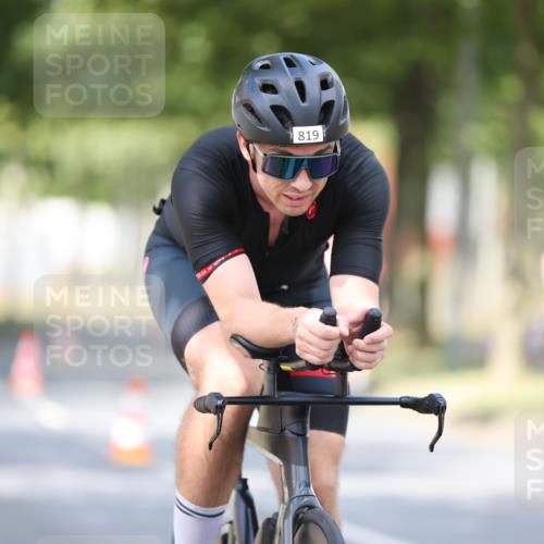 11.08.2024 - GEWOBA Citytriathlon Bremen H.Heesch http://msf.ph/oto/6777127 11.08.2024 11:45:16 Radfahren 819, 900, 927, 973, 974, 1030 meine-sportfotos.de