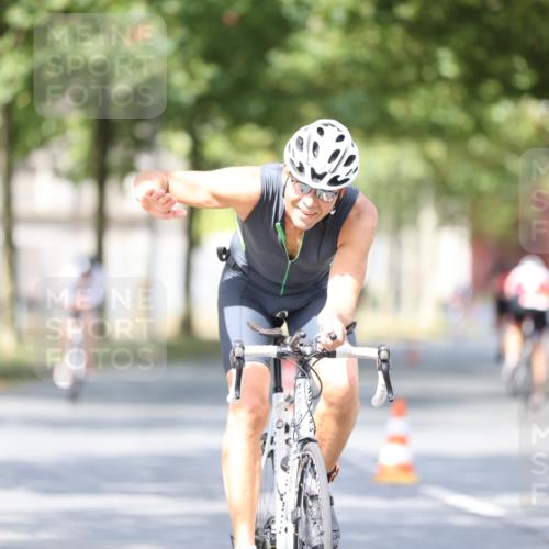 11.08.2024 - GEWOBA Citytriathlon Bremen H.Heesch http://msf.ph/oto/6777145 11.08.2024 11:45:18 Radfahren 819, 900, 974, 1030 meine-sportfotos.de