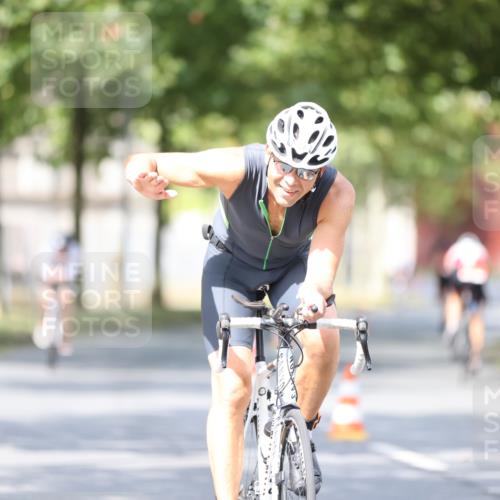 11.08.2024 - GEWOBA Citytriathlon Bremen H.Heesch http://msf.ph/oto/6777148 11.08.2024 11:45:18 Radfahren 819, 900, 974, 1030 meine-sportfotos.de