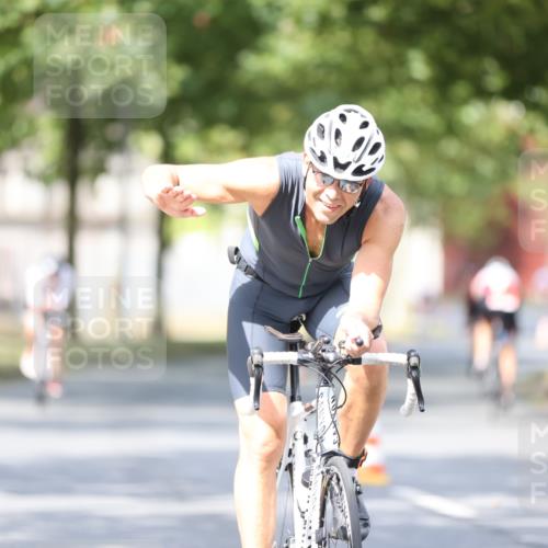 11.08.2024 - GEWOBA Citytriathlon Bremen H.Heesch http://msf.ph/oto/6777150 11.08.2024 11:45:18 Radfahren 819, 900, 974, 1030 meine-sportfotos.de