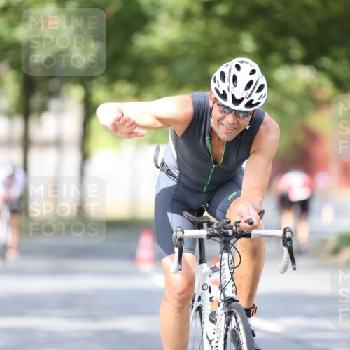 11.08.2024 - GEWOBA Citytriathlon Bremen H.Heesch http://msf.ph/oto/6777156 11.08.2024 11:45:18 Radfahren 819, 900, 974, 1030 meine-sportfotos.de