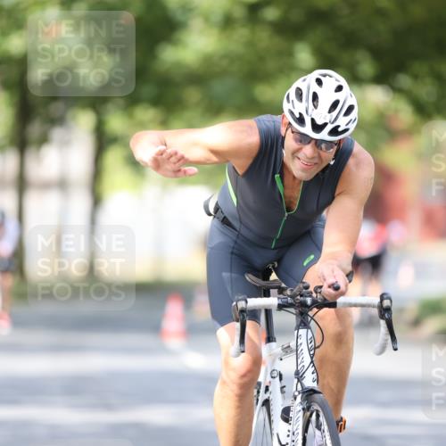 11.08.2024 - GEWOBA Citytriathlon Bremen H.Heesch http://msf.ph/oto/6777158 11.08.2024 11:45:18 Radfahren 819, 900, 974, 1030 meine-sportfotos.de