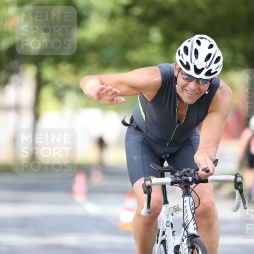 11.08.2024 - GEWOBA Citytriathlon Bremen H.Heesch http://msf.ph/oto/6777164 11.08.2024 11:45:18 Radfahren 819, 900, 974, 1030 meine-sportfotos.de
