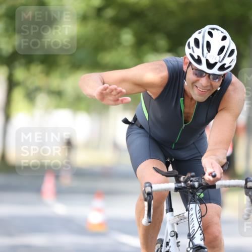 11.08.2024 - GEWOBA Citytriathlon Bremen H.Heesch http://msf.ph/oto/6777169 11.08.2024 11:45:18 Radfahren 819, 900, 974, 1030 meine-sportfotos.de