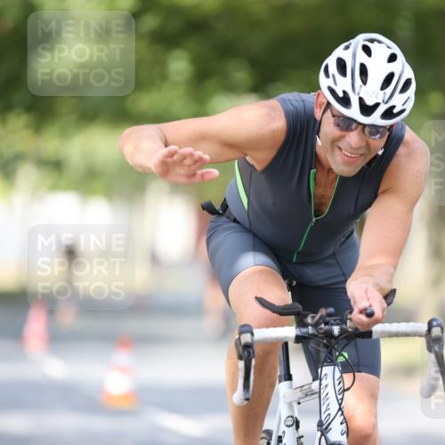 11.08.2024 - GEWOBA Citytriathlon Bremen H.Heesch http://msf.ph/oto/6777172 11.08.2024 11:45:19 Radfahren 819, 900, 974, 1030 meine-sportfotos.de