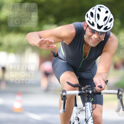 11.08.2024 - GEWOBA Citytriathlon Bremen H.Heesch http://msf.ph/oto/6777175 11.08.2024 11:45:19 Radfahren 819, 900, 974, 1030 meine-sportfotos.de