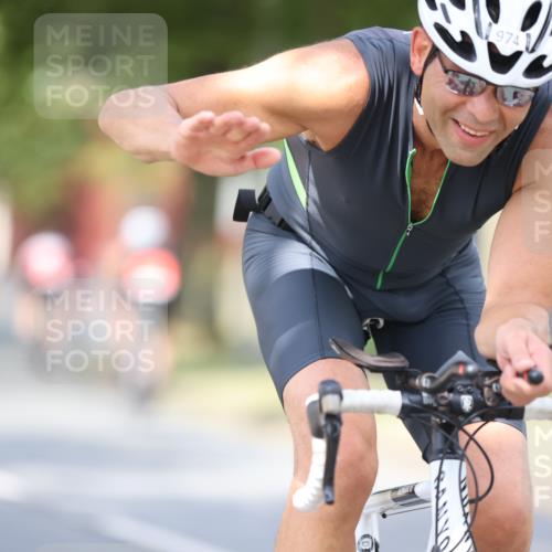 11.08.2024 - GEWOBA Citytriathlon Bremen H.Heesch http://msf.ph/oto/6777184 11.08.2024 11:45:19 Radfahren 819, 900, 974, 1030 meine-sportfotos.de