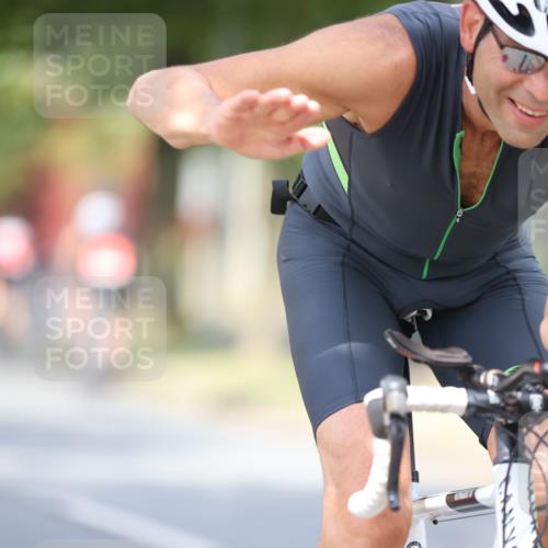 11.08.2024 - GEWOBA Citytriathlon Bremen H.Heesch http://msf.ph/oto/6777187 11.08.2024 11:45:19 Radfahren 819, 900, 974, 1030 meine-sportfotos.de