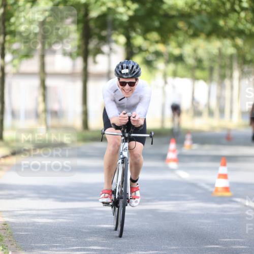 11.08.2024 - GEWOBA Citytriathlon Bremen H.Heesch http://msf.ph/oto/6777193 11.08.2024 11:45:21 Radfahren 819, 900, 974, 1030 meine-sportfotos.de