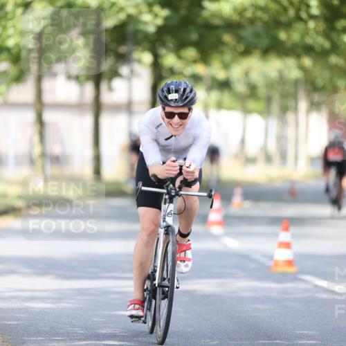 11.08.2024 - GEWOBA Citytriathlon Bremen H.Heesch http://msf.ph/oto/6777204 11.08.2024 11:45:21 Radfahren 819, 900, 974, 1030 meine-sportfotos.de