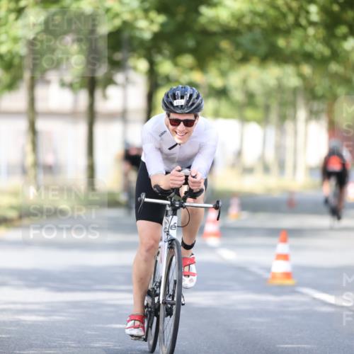 11.08.2024 - GEWOBA Citytriathlon Bremen H.Heesch http://msf.ph/oto/6777206 11.08.2024 11:45:21 Radfahren 819, 900, 974, 1030 meine-sportfotos.de