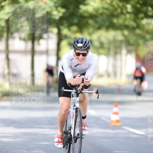 11.08.2024 - GEWOBA Citytriathlon Bremen H.Heesch http://msf.ph/oto/6777211 11.08.2024 11:45:21 Radfahren 819, 900, 974, 1030 meine-sportfotos.de