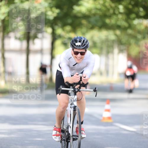 11.08.2024 - GEWOBA Citytriathlon Bremen H.Heesch http://msf.ph/oto/6777213 11.08.2024 11:45:21 Radfahren 819, 900, 974, 1030 meine-sportfotos.de