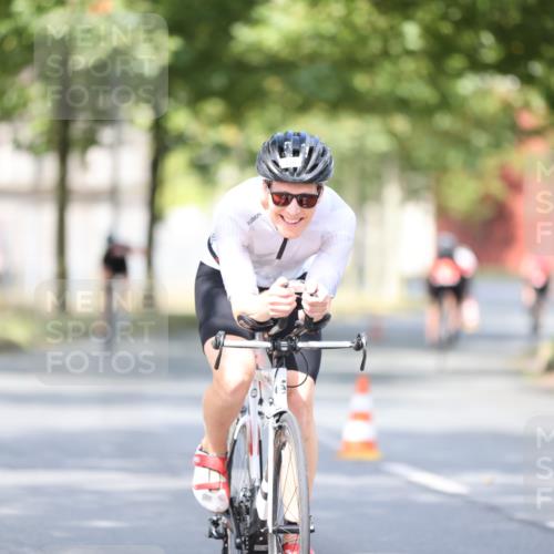 11.08.2024 - GEWOBA Citytriathlon Bremen H.Heesch http://msf.ph/oto/6777218 11.08.2024 11:45:21 Radfahren 819, 900, 974, 1030 meine-sportfotos.de