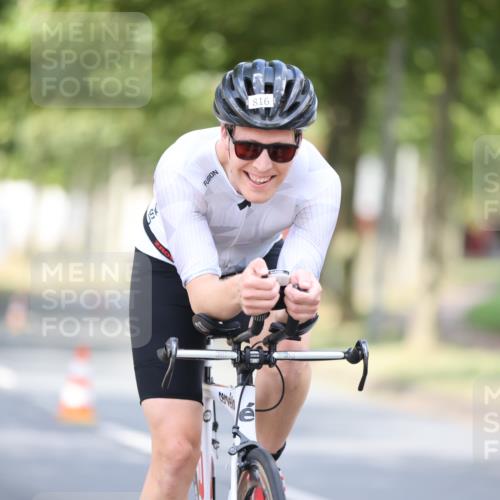 11.08.2024 - GEWOBA Citytriathlon Bremen H.Heesch http://msf.ph/oto/6777241 11.08.2024 11:45:22 Radfahren 819, 900, 974, 1030 meine-sportfotos.de