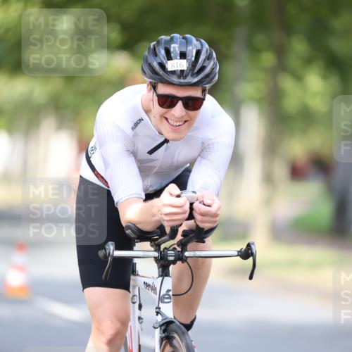 11.08.2024 - GEWOBA Citytriathlon Bremen H.Heesch http://msf.ph/oto/6777244 11.08.2024 11:45:22 Radfahren 819, 900, 974, 1030 meine-sportfotos.de