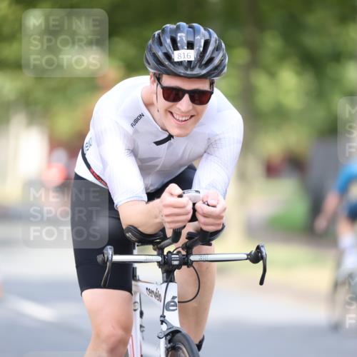 11.08.2024 - GEWOBA Citytriathlon Bremen H.Heesch http://msf.ph/oto/6777246 11.08.2024 11:45:22 Radfahren 819, 900, 974, 1030 meine-sportfotos.de