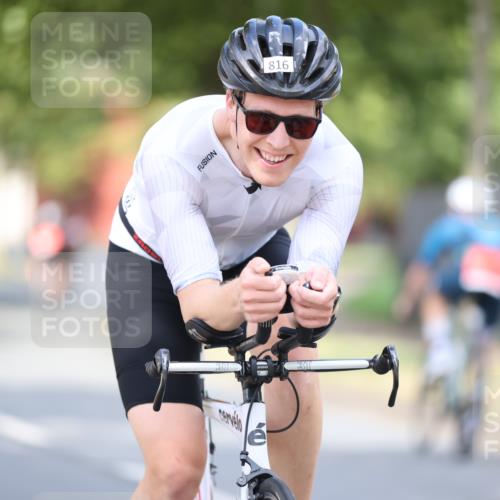 11.08.2024 - GEWOBA Citytriathlon Bremen H.Heesch http://msf.ph/oto/6777249 11.08.2024 11:45:22 Radfahren 819, 900, 974, 1030 meine-sportfotos.de