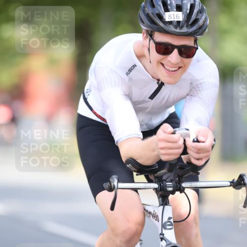 11.08.2024 - GEWOBA Citytriathlon Bremen H.Heesch http://msf.ph/oto/6777255 11.08.2024 11:45:22 Radfahren 819, 900, 974, 1030 meine-sportfotos.de