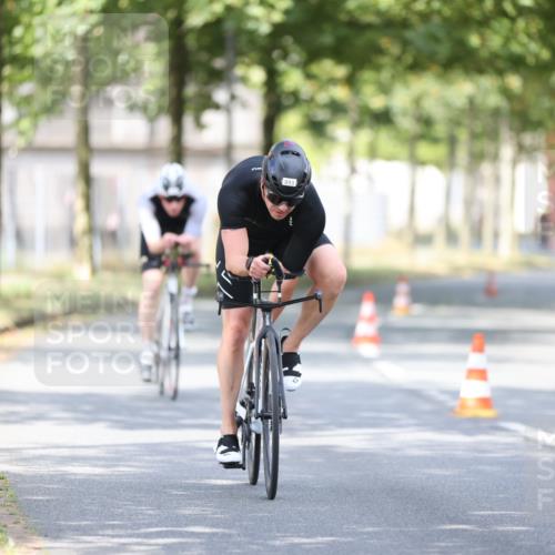 11.08.2024 - GEWOBA Citytriathlon Bremen H.Heesch http://msf.ph/oto/6777259 11.08.2024 11:45:25 Radfahren 819, 900, 974 meine-sportfotos.de