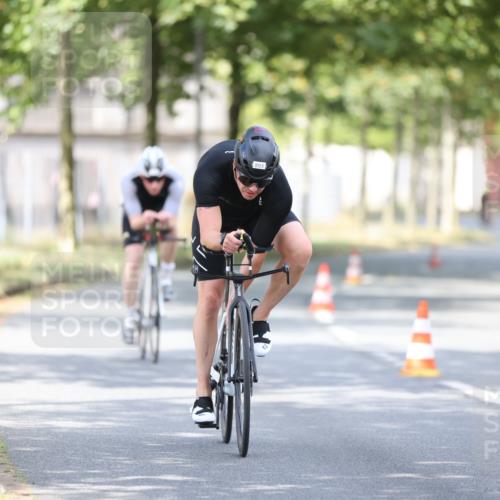 11.08.2024 - GEWOBA Citytriathlon Bremen H.Heesch http://msf.ph/oto/6777262 11.08.2024 11:45:25 Radfahren 819, 900, 974 meine-sportfotos.de