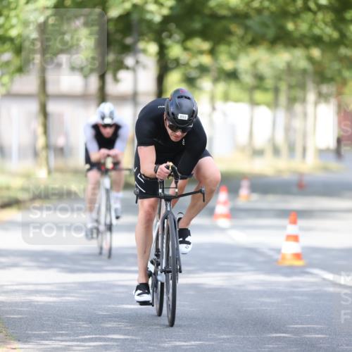 11.08.2024 - GEWOBA Citytriathlon Bremen H.Heesch http://msf.ph/oto/6777266 11.08.2024 11:45:25 Radfahren 819, 900, 974 meine-sportfotos.de