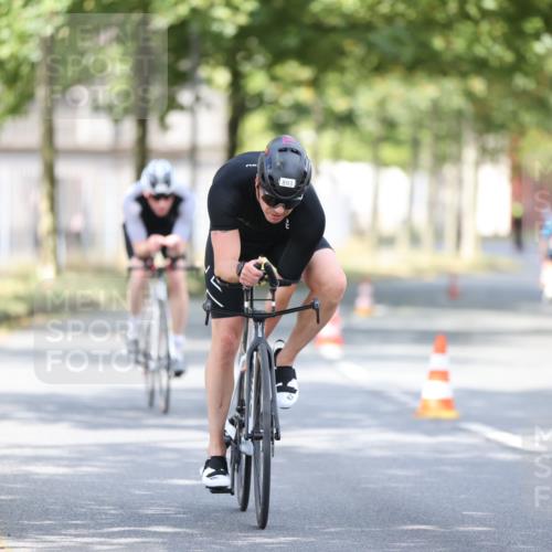 11.08.2024 - GEWOBA Citytriathlon Bremen H.Heesch http://msf.ph/oto/6777272 11.08.2024 11:45:26 Radfahren 819, 900, 974 meine-sportfotos.de