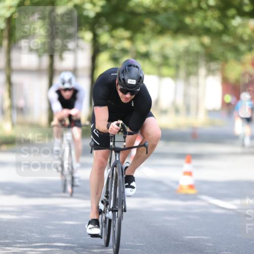 11.08.2024 - GEWOBA Citytriathlon Bremen H.Heesch http://msf.ph/oto/6777281 11.08.2024 11:45:26 Radfahren 819, 900, 974 meine-sportfotos.de