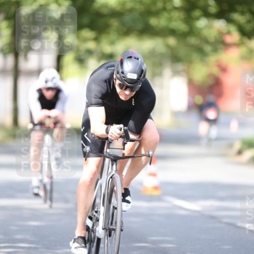 11.08.2024 - GEWOBA Citytriathlon Bremen H.Heesch http://msf.ph/oto/6777296 11.08.2024 11:45:26 Radfahren 819, 900, 974 meine-sportfotos.de