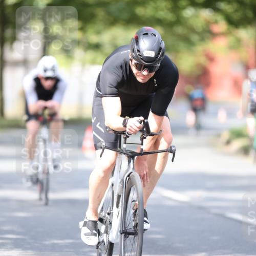 11.08.2024 - GEWOBA Citytriathlon Bremen H.Heesch http://msf.ph/oto/6777305 11.08.2024 11:45:26 Radfahren 819, 900, 974 meine-sportfotos.de
