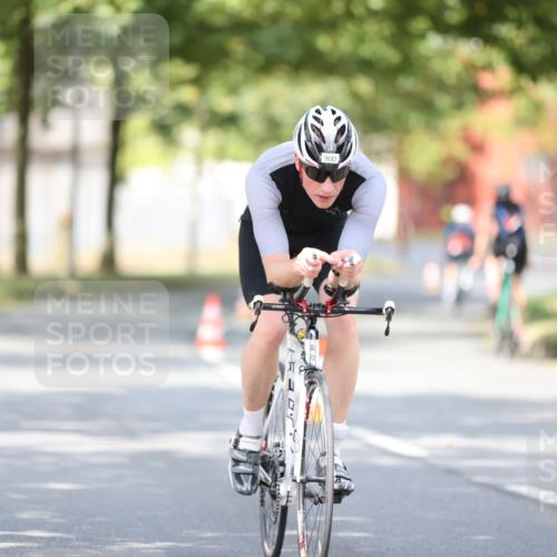 11.08.2024 - GEWOBA Citytriathlon Bremen H.Heesch http://msf.ph/oto/6777310 11.08.2024 11:45:27 Radfahren 819, 900, 974 meine-sportfotos.de