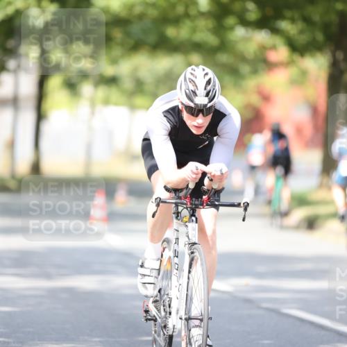 11.08.2024 - GEWOBA Citytriathlon Bremen H.Heesch http://msf.ph/oto/6777317 11.08.2024 11:45:27 Radfahren 819, 900, 974 meine-sportfotos.de