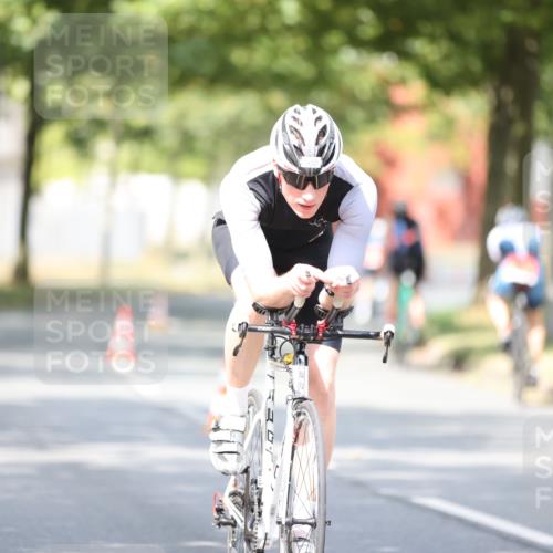 11.08.2024 - GEWOBA Citytriathlon Bremen H.Heesch http://msf.ph/oto/6777320 11.08.2024 11:45:27 Radfahren 819, 900, 974 meine-sportfotos.de