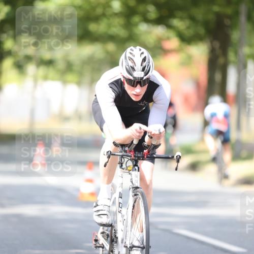 11.08.2024 - GEWOBA Citytriathlon Bremen H.Heesch http://msf.ph/oto/6777323 11.08.2024 11:45:27 Radfahren 819, 900, 974 meine-sportfotos.de