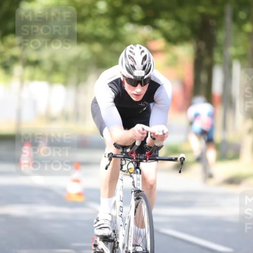 11.08.2024 - GEWOBA Citytriathlon Bremen H.Heesch http://msf.ph/oto/6777326 11.08.2024 11:45:27 Radfahren 819, 900, 974 meine-sportfotos.de