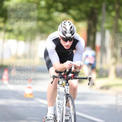 11.08.2024 - GEWOBA Citytriathlon Bremen H.Heesch http://msf.ph/oto/6777329 11.08.2024 11:45:27 Radfahren 819, 900, 974 meine-sportfotos.de