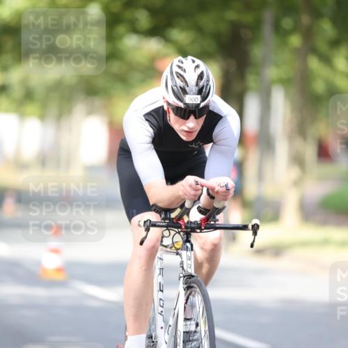 11.08.2024 - GEWOBA Citytriathlon Bremen H.Heesch http://msf.ph/oto/6777332 11.08.2024 11:45:27 Radfahren 819, 900, 974 meine-sportfotos.de