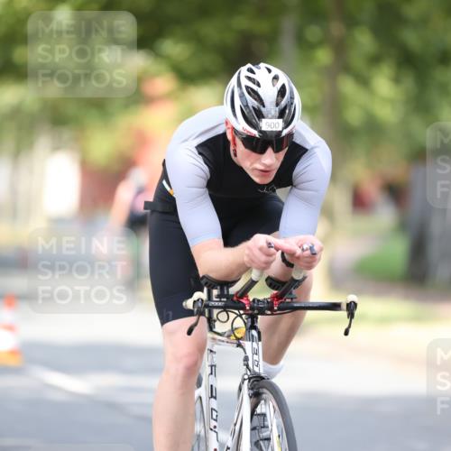 11.08.2024 - GEWOBA Citytriathlon Bremen H.Heesch http://msf.ph/oto/6777338 11.08.2024 11:45:27 Radfahren 819, 900, 974 meine-sportfotos.de