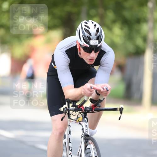 11.08.2024 - GEWOBA Citytriathlon Bremen H.Heesch http://msf.ph/oto/6777342 11.08.2024 11:45:27 Radfahren 819, 900, 974 meine-sportfotos.de