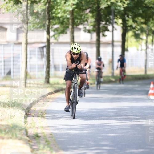 11.08.2024 - GEWOBA Citytriathlon Bremen H.Heesch http://msf.ph/oto/6777369 11.08.2024 11:45:38 Radfahren 822, 826, 867, 871, 873, 875, 900, 936, 994, 1029 meine-sportfotos.de