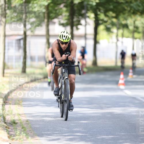 11.08.2024 - GEWOBA Citytriathlon Bremen H.Heesch http://msf.ph/oto/6777401 11.08.2024 11:45:39 Radfahren 822, 826, 867, 871, 873, 875, 900, 936, 994, 1029 meine-sportfotos.de