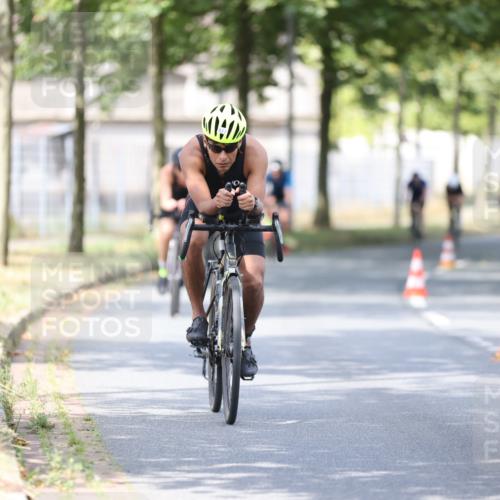 11.08.2024 - GEWOBA Citytriathlon Bremen H.Heesch http://msf.ph/oto/6777404 11.08.2024 11:45:39 Radfahren 822, 826, 867, 871, 873, 875, 900, 936, 994, 1029 meine-sportfotos.de