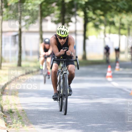11.08.2024 - GEWOBA Citytriathlon Bremen H.Heesch http://msf.ph/oto/6777410 11.08.2024 11:45:39 Radfahren 822, 826, 867, 871, 873, 875, 900, 936, 994, 1029 meine-sportfotos.de
