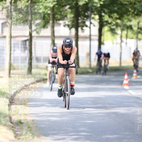 11.08.2024 - GEWOBA Citytriathlon Bremen H.Heesch http://msf.ph/oto/6777428 11.08.2024 11:45:40 Radfahren 822, 826, 867, 871, 873, 875, 936, 994, 1029 meine-sportfotos.de